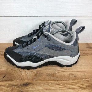 Women's Nike ACG hiking boots - size 8